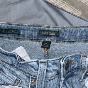 Wild Fable 00 jean, rips in the knee, lightly worn, light wash